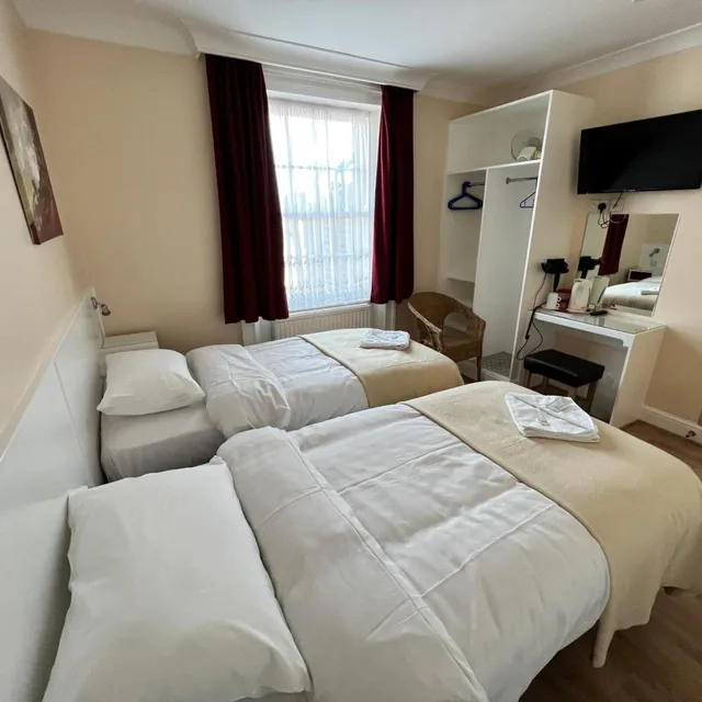 غرفة بسريرين منفصلين بحمام خاص، Melbourne House 2/10
