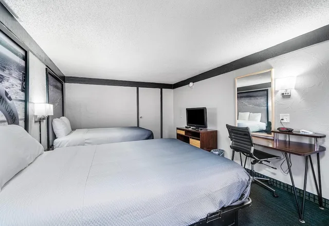 غرفة بسريرين مزدوجين، Super 8 By Wyndham Lantana West Palm Beach 1/10