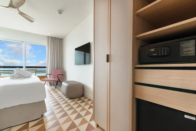 غرفة ديلوكس بسرير كوين بإطلالة على البحر، Akquaaa Boutique Hotel 9/10