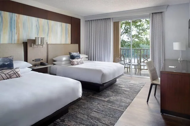غرفة ديلوكس بسريرين كوين بإطلالة على البحيرة، Atlanta Evergreen Lakeside Resort 1/5