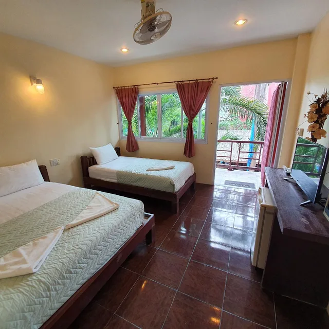 غرفة بإطلالة على المسبح بشرفة، Silver Sands Beach Resort 1/2