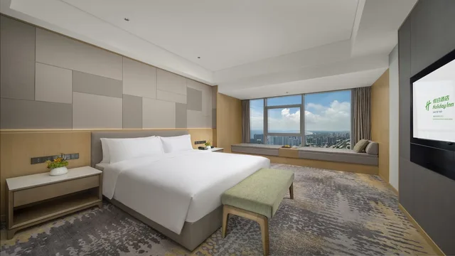 1 Bedroom, Suite, King Bed, Sea View, Living and Dining Areas, Holiday Inn Qinhuangdao Haigang 1/1