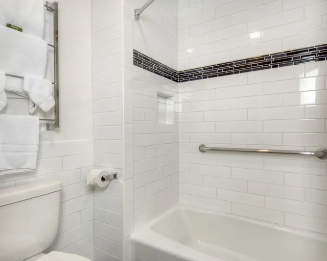 غرفة قياسية بسرير كوين مع أريكة، Aggie Inn, an Ascend Collection Hotel 8/10