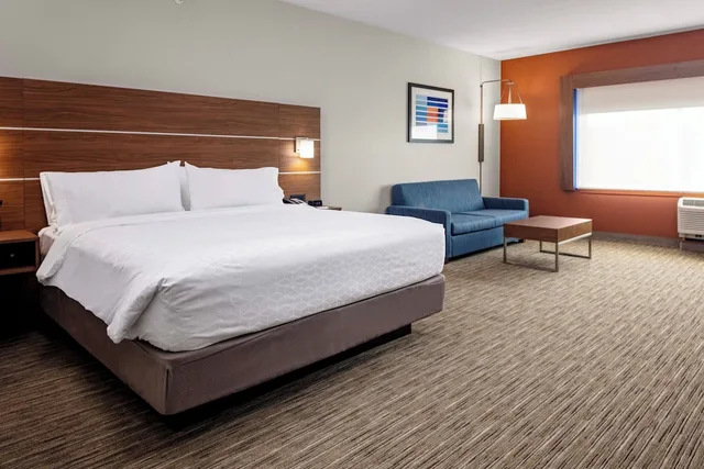 غرفة قياسية بسرير كينج، Holiday Inn Express & Suites Madison 1/2