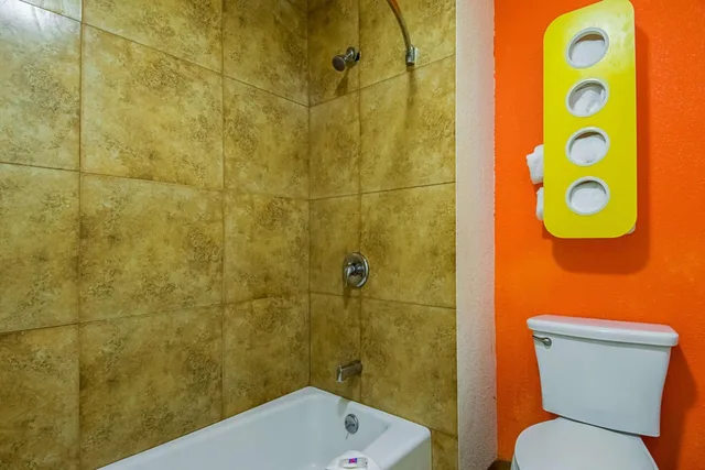 غرفة رباعية للمدخنين، Motel6 Bakersfield, CA - Airport 9/10