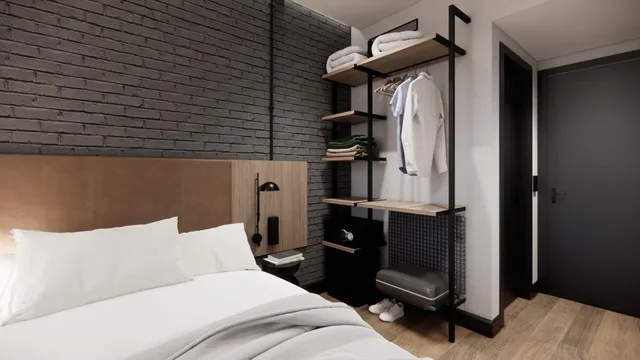 غرفة ثلاثية، Transit Hotel 6/10