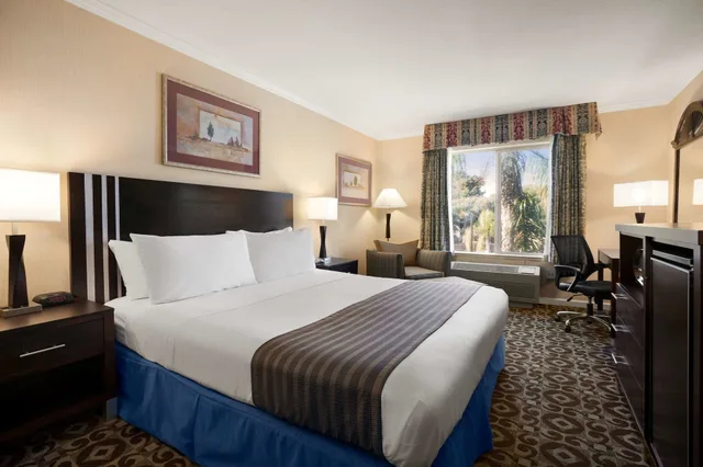 غرفة قياسية بسرير كينج، Days Inn by Wyndham Concord 1/2