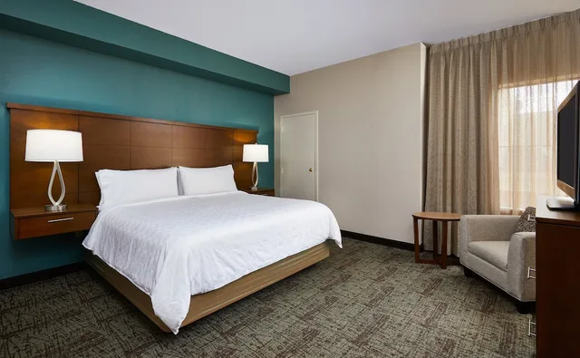جناح بسرير كينج وسريرين كوين بغرفتي نوم بمطبخ لذوي الإعاقة، Staybridge Suites Orlando Airport South 10/15