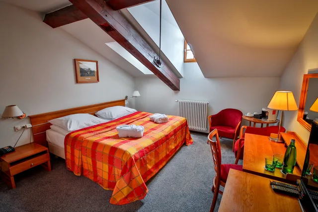 Room, Twin Beds, Hotel Dvorak Tabor 2/3