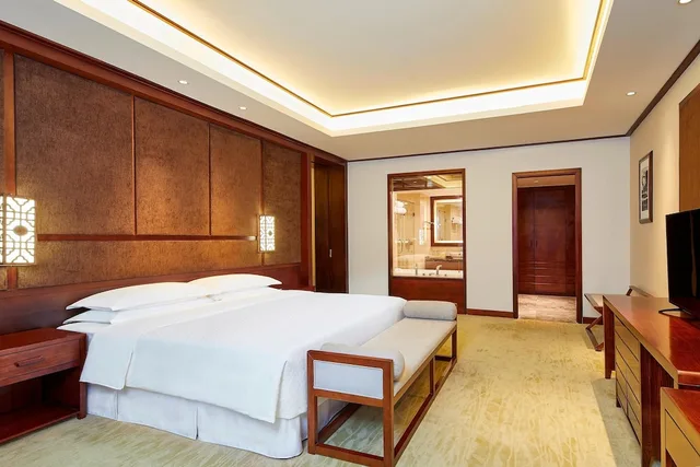جناح ديلوكس بسرير كينج بشرفة بغرفة نوم واحدة، FOUR POINTS BY SHERATON DANZHOU 1/2