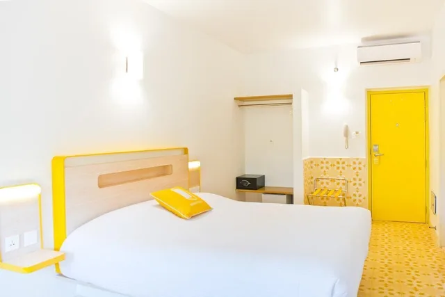 غرفة بسرير كينج، Bloomrooms At Calangute 1/3