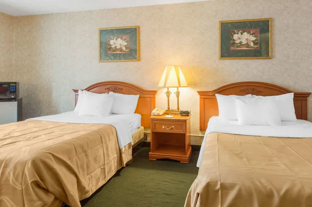 غرفة قياسية بسريرين كوين، Quality Inn Ledgewood - Dover 3/6