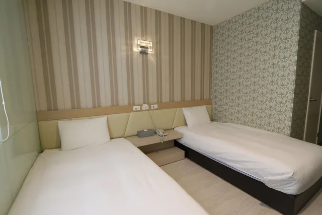 غرفة أساسية بسرير كوين، YPJ HOTEL 1/10