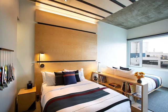 استوديو بسريرين كوين، The Source Hotel 1/10