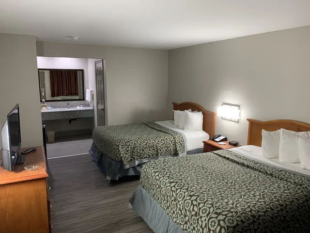 غرفة قياسية بسريرين كوين للمدخنين، Days Inn by Wyndham Ruston LA 5/8