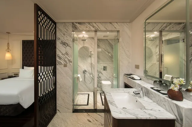 غرفة غراند ديلوكس بسرير كوين، Anatole Hotel Hanoi 7/8