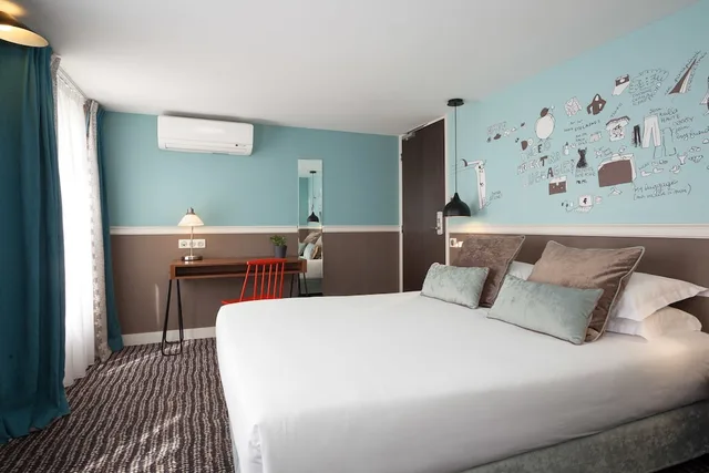 غرفة ثلاثية بسرير مزدوج مع أريكة، Hotel Des 3 Poussins 1/7