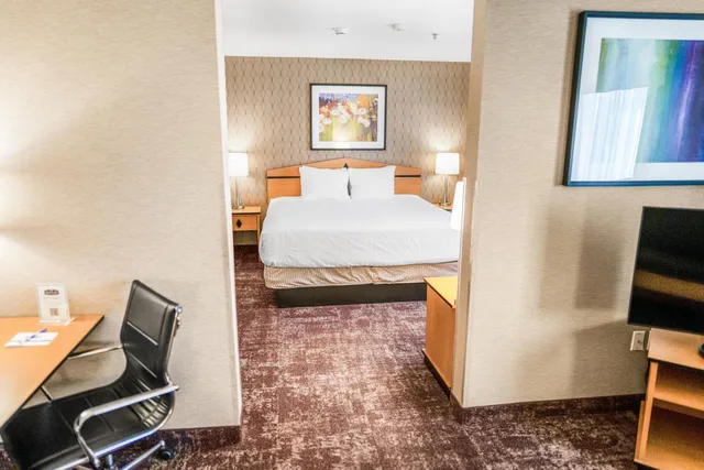غرفة بسرير كينج بجاكوزي، Crystal Inn Hotel & Suites West Valley City 3/8