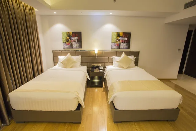 Superior King Double (One king bed for sharing two people)، Golden Tulip the Grandmark Dhaka 8/10