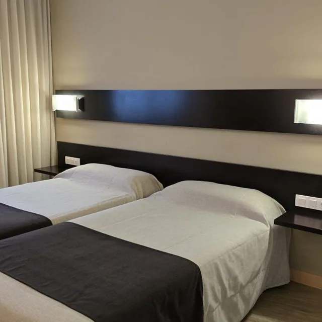 غرفة ديلوكس بسرير مزدوج أو سريرين منفصلين، Blu Hotel Pamplona 6/6