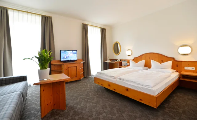 غرفة سوبيريور بسرير مزدوج بشرفة، Post Seefeld - Wellnesshotel Tirol 1/4
