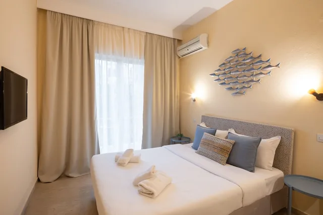 غرفة بسرير مزدوج أو سريرين منفصلين بإطلالة على الجبل، Aurora Beach Hotel 1/10