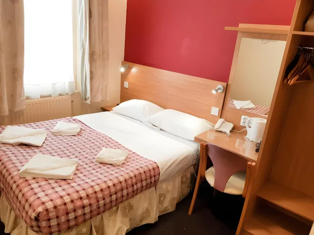 غرفة قياسية بسريرين مزدوجين، Carlton Hotel 1/1