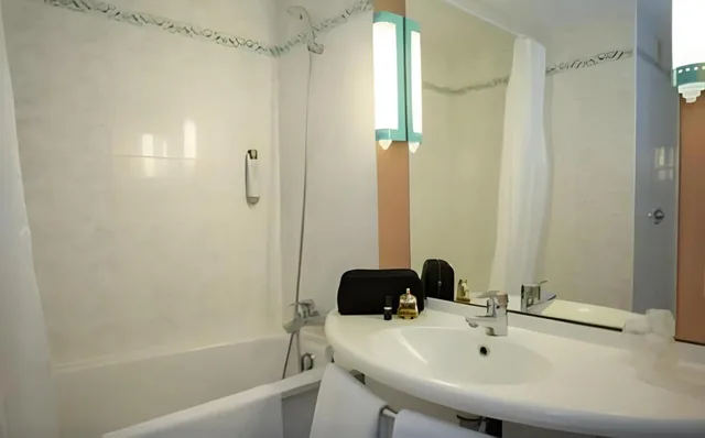 غرفة قياسية بسرير مزدوج وسرير فردي، ibis Styles Perpignan Centre Gare 8/10