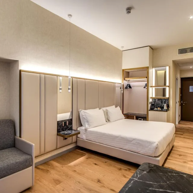غرفة ثلاثية، CC Palace Hotel 2/6