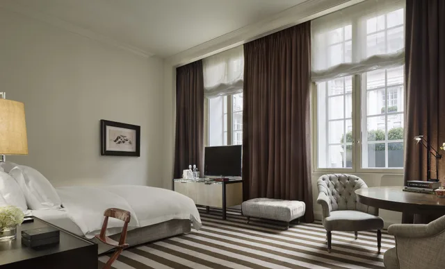 Deluxe, King Bed, Rosewood London 3/5