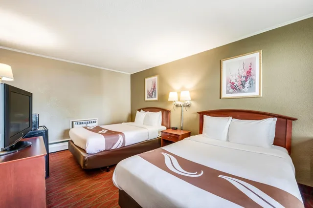غرفة قياسية بسريرين مزدوجين، Rodeway Inn Poughkeepsie NY 4/5