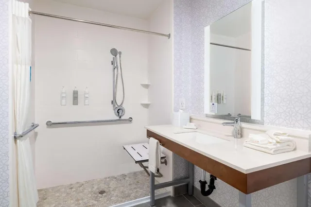 استوديو بسريرين كوين مع أريكة لذوي الإعاقة، Hampton Inn And Suites Sacramento Cal Expo 7/8