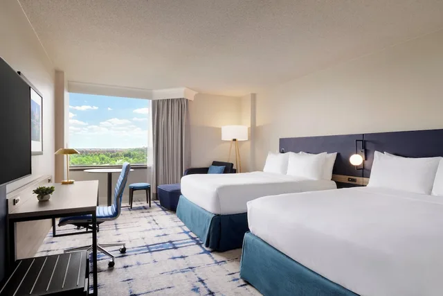 غرفة قياسية بسريرين كوين لذوي الإعاقة، Crowne Plaza College Park Washington DC 1/6