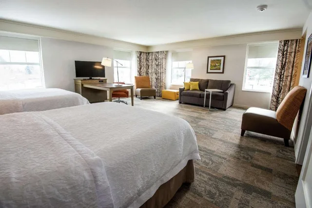 جناح استوديو بسريرين كوين مع أريكة، Hampton Inn and Suites Manchester VT 1/4