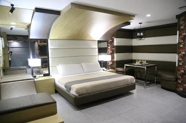جناح، Victoria Court Las Pinas 1/4