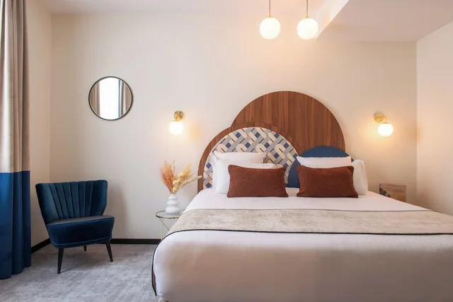 غرفة بسرير مزدوج أو سريرين منفصلين بإطلالة على الفناء، Hotel Helussi 2/7