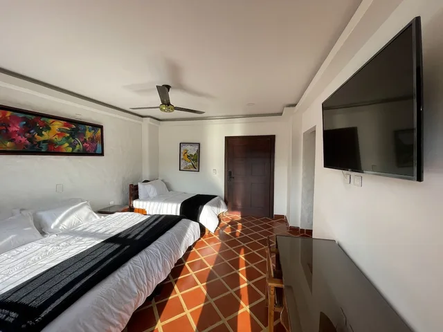 غرفة كلاسيكية ثلاثية بسرير كينج وسرير فردي، Hotel Casona Montañesa Quindío 2/9