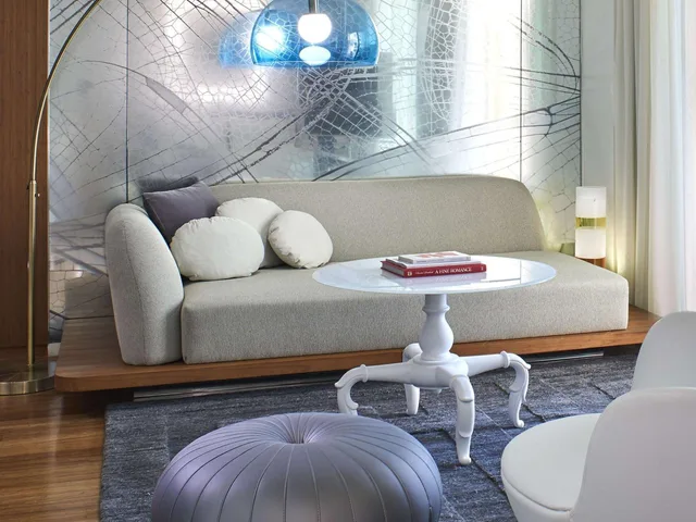 جناح بسرير كينج بشرفة، The Valorian Los Angeles, Curio Collection by Hilton 1/4
