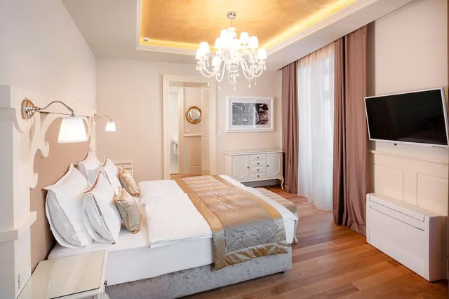 غرفة سوبيريور بسرير كينج وسرير فردي بإطلالة على المدينة، Piazza Heritage Hotel 2/8