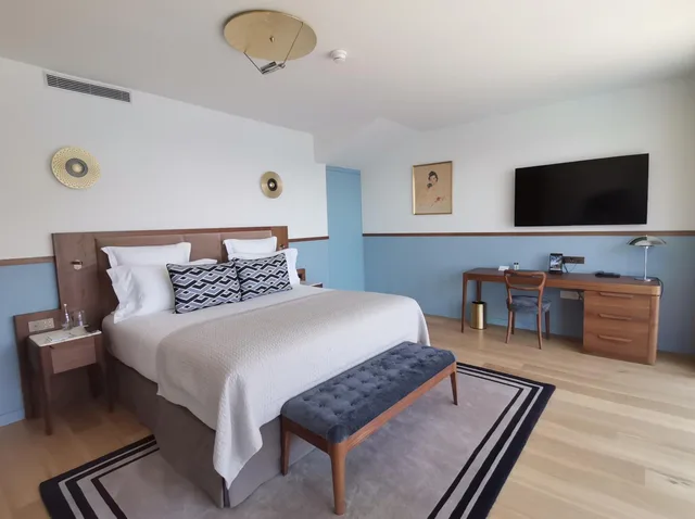 جناح بسرير كينج بإطلالة على البحر، Hotel Les Roches Blanches 1/4
