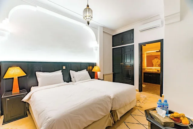 1 Bedroom, Superior, King Bed, Courtyard View, Riad Dar Dialkoum 4/10