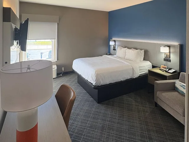 Upgrade, Efficiency, King Bed, Sofa, Accessible، Comfort Suites Crossville 4/8