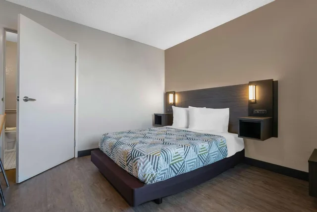 غرفة بسرير كوين للمدخنين، Motel6 Merced, CA - North 7/10