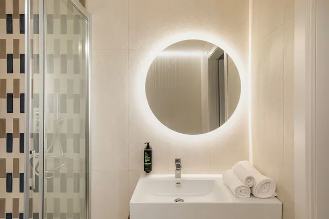 غرفة مزدوجة بشرفة، B&B Hotel Milano Duomo Velasca 8/8