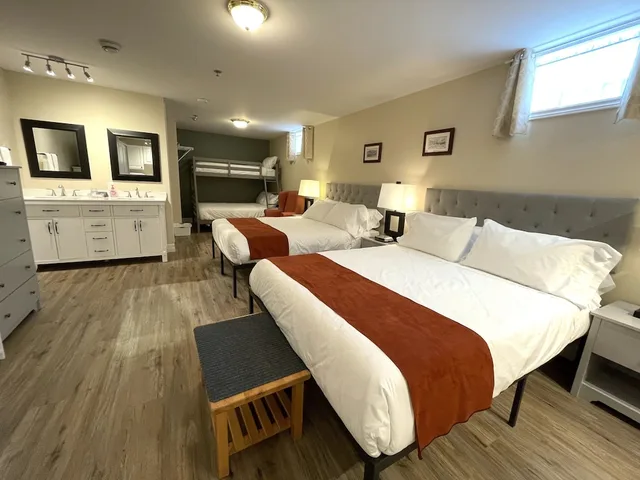Family, Basement, Multiple Beds، The Harbour House 2/3
