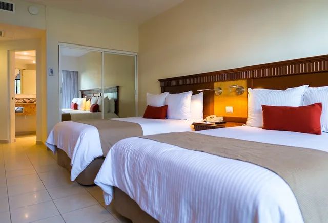 غرفة بريميوم بسريرين مزدوجين بإطلالة جزئية على البحر، The Reef Coco Beach Resort & Spa – Optional All Inclusive 2/5