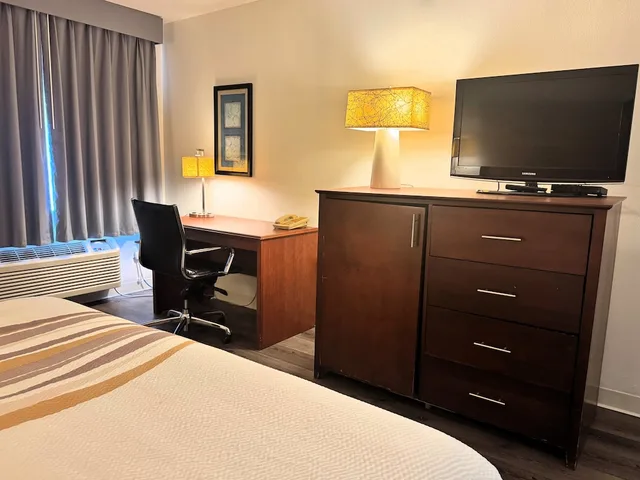 غرفة بسرير مزدوج لذوي الإعاقة، Baymont by Wyndham Meridian 3/5