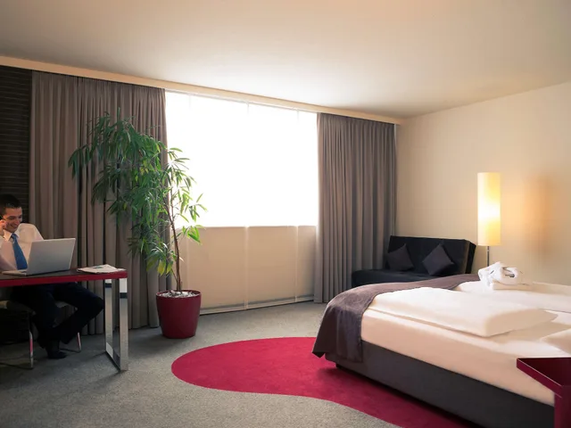 غرفة بريفيليج بسرير كينج مع أريكة، Mercure Hotel Stuttgart Airport Messe 5/10