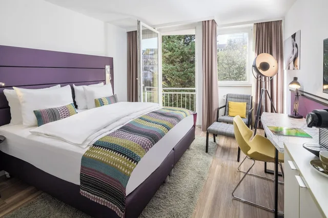 غرفة قياسية بسرير مزدوج بإطلالة على الحديقة، Hotel Indigo Duesseldorf Victoriaplatz 3/10