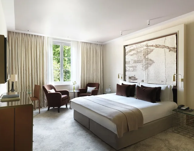 Superior, King Bed, THE GROVE 1/2